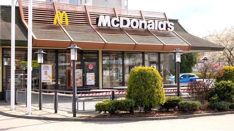 Ile naprawdę zarabia pracownik młodociany w McDonald’s? Zaskakujące fakty o wynagrodzeniu