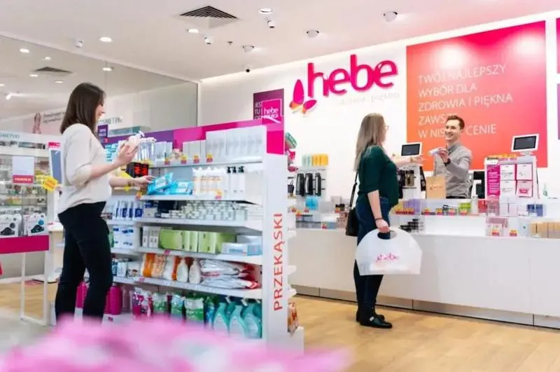 Ile naprawdę zarabiają pracownicy Hebe? Odkrywamy zaskakujące wynagrodzenia w branży drogerii