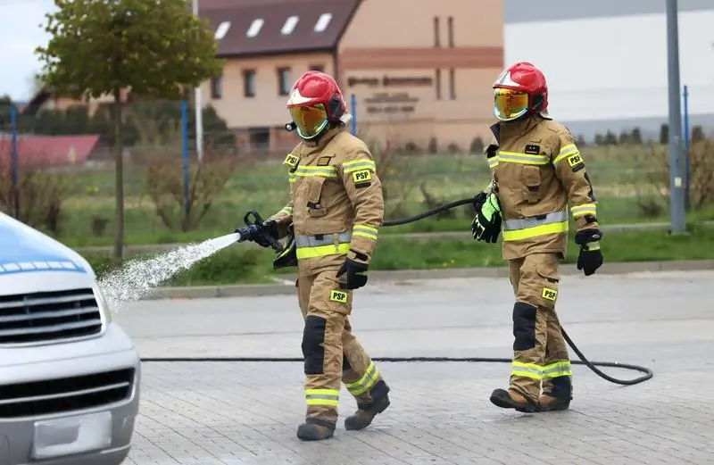 Ile zarabia strażak zawodowy? Odkryj zaskakujące fakty o wynagrodzeniach w tej profesji!