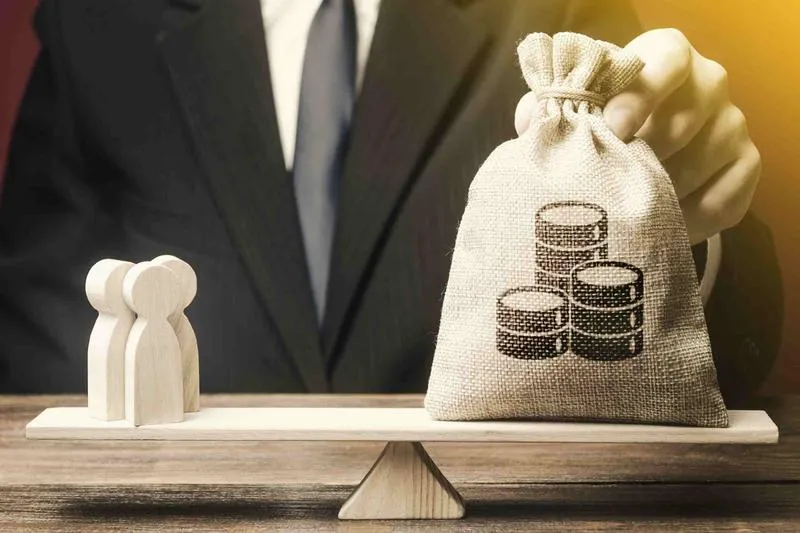 Zatrudnienie pracownika: Jakie są koszty i jak ich unikać?